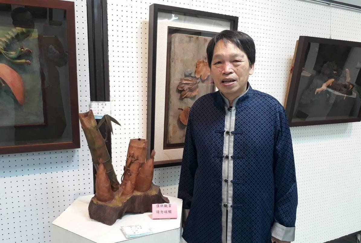 鹿港雕刻大師水里商工開展 黃媽慶復歸於樸木雕創作