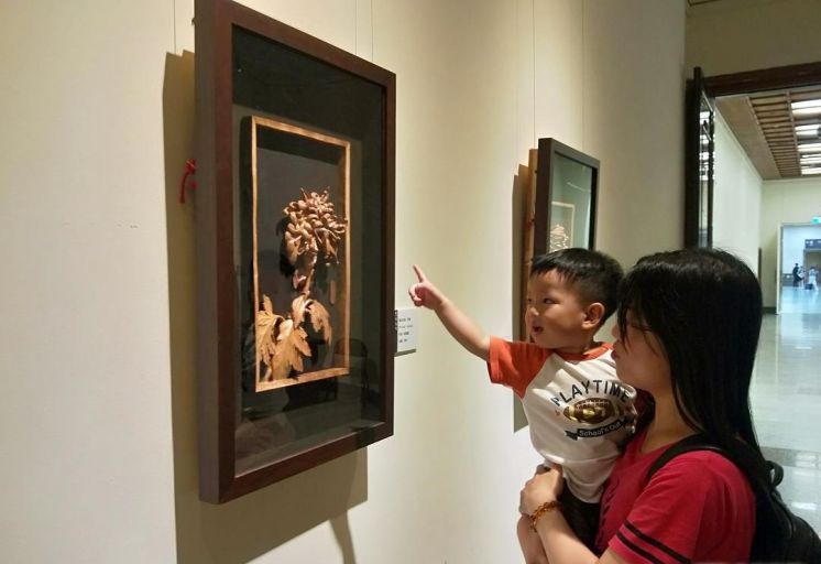 影／木雕藝術家黃媽慶創作展 中正紀念堂管理處展出